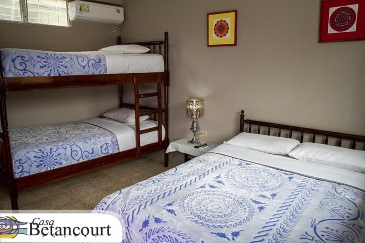 ホテル Casa Betancourt Salinas エクステリア 写真